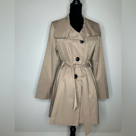 Elegant design coat - Picture 1 of 14